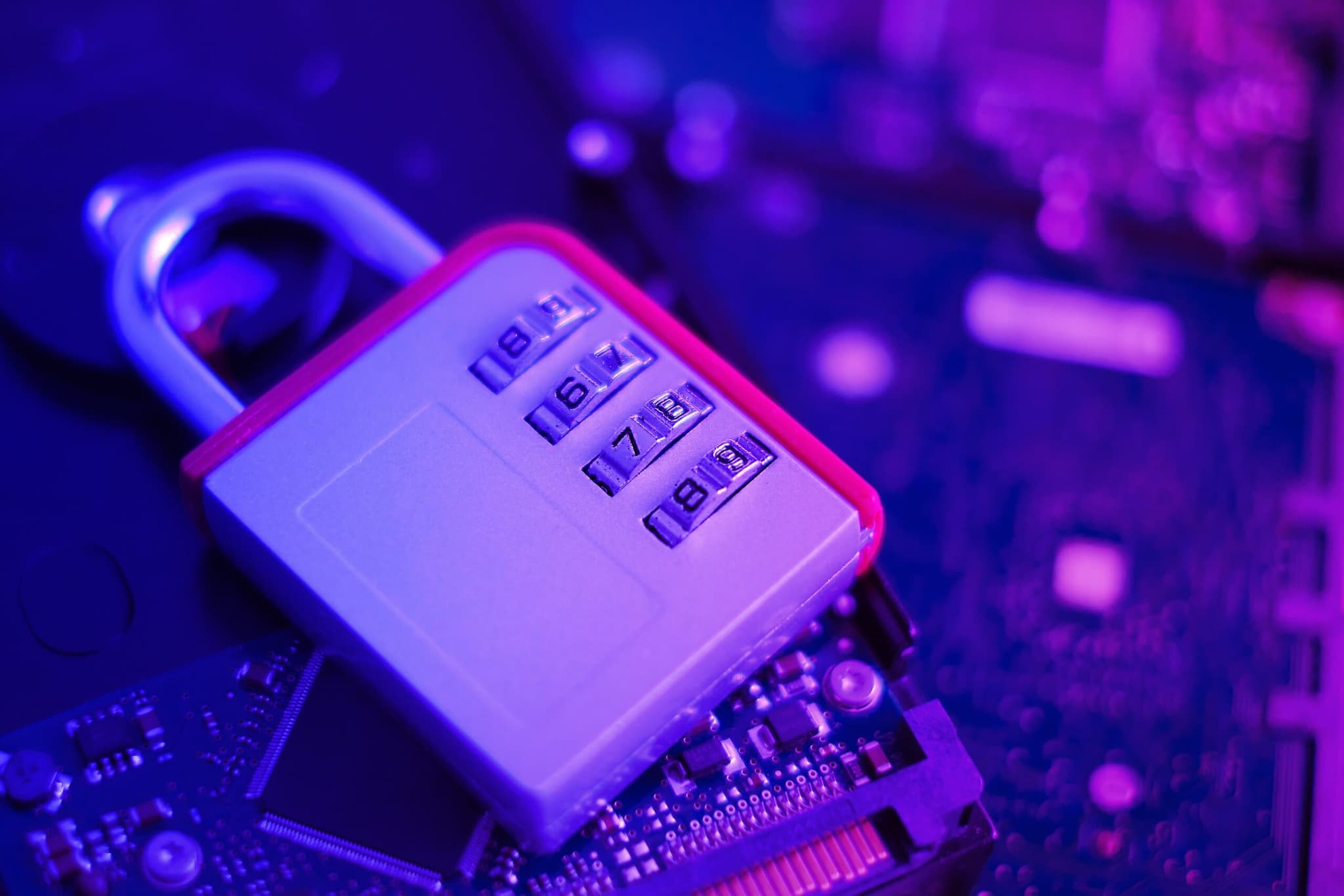 Encrypted hard disk padlock with cipher